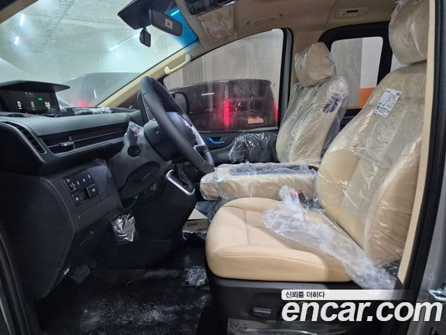 Hyundai Staria 2025 — фото 9 из 14
