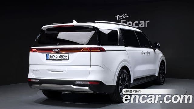 Kia Carnival 2023 — Фото 2/20