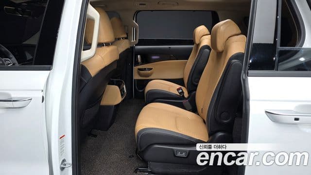 Kia Carnival 2023 — Фото 12/20