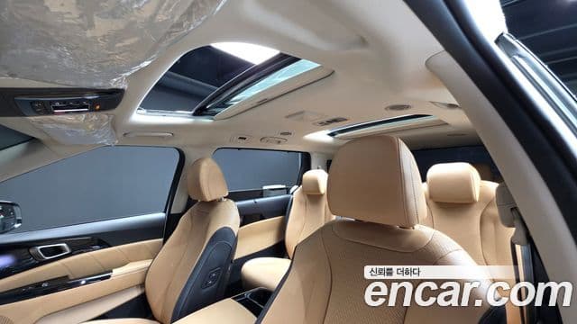 Kia Carnival 2023 — Фото 19/20