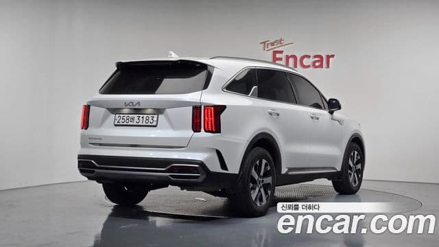 Kia Sorento 2023 — ფოტო 3/20