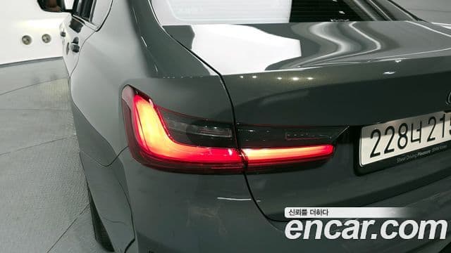 BMW 3 Series 2025 — Photo 17/30