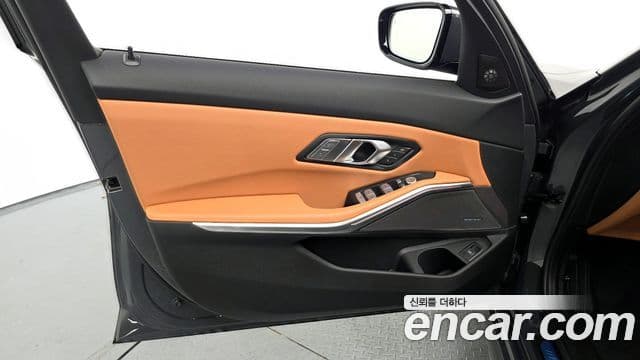 BMW 3 Series 2025 — Photo 21/30