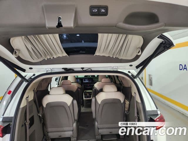 Kia Carnival 2022 — ფოტო 15/19