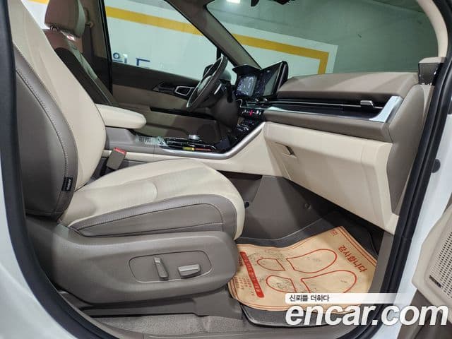 Kia Carnival 2022 — фото 16 из 19