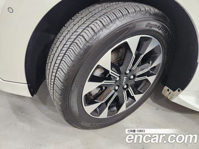Kia Carnival 2022 — ფოტო 17/19