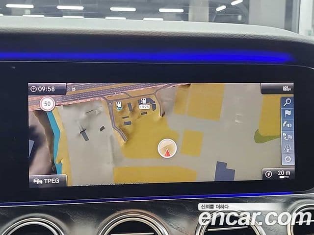 Mercedes-Benz E-Class 2019 — ფოტო 15/19