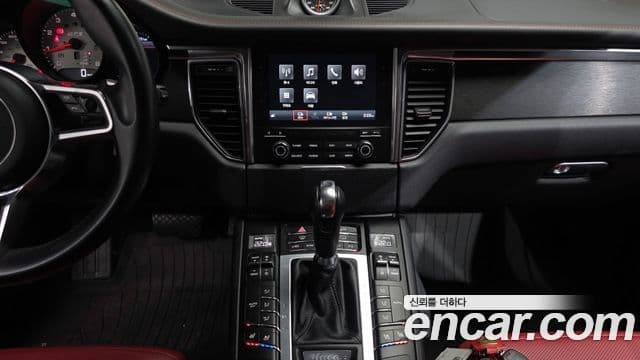 Porsche Macan 2018 — Şəkil 13/20