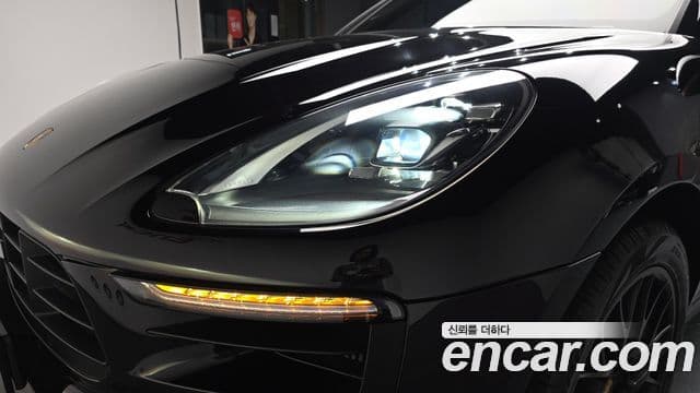 Porsche Macan 2018 — Photo 4/35