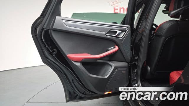 Porsche Macan 2018 — Photo 5/35