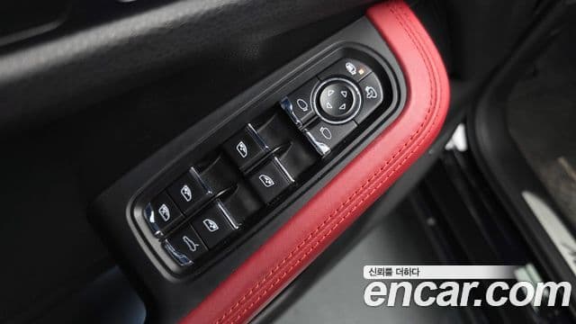 Porsche Macan 2018 — Photo 18/35
