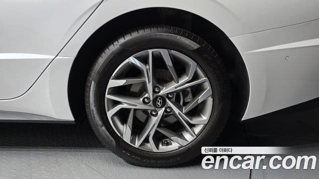 Hyundai Sonata Hybrid 2021 — Photo 22/32