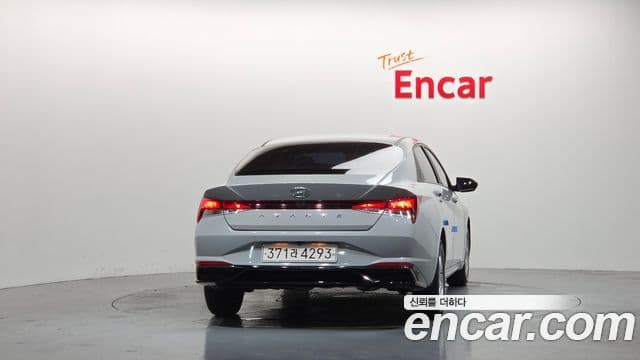 Hyundai The New Avante Hybrid 2020 — Photo 1/30