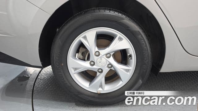 Hyundai The New Avante Hybrid 2020 — Photo 18/30