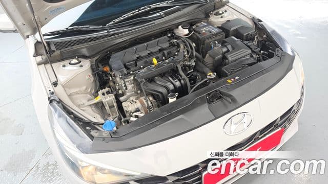 Hyundai The New Avante Hybrid 2020 — Photo 17/30