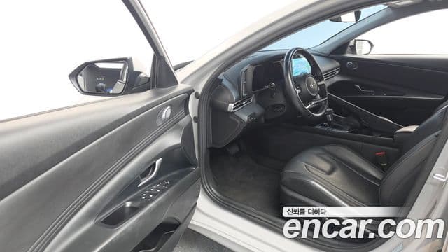 Hyundai The New Avante Hybrid 2020 — Photo 25/30