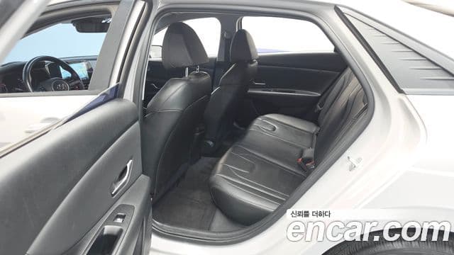Hyundai The New Avante Hybrid 2020 — Photo 10/30