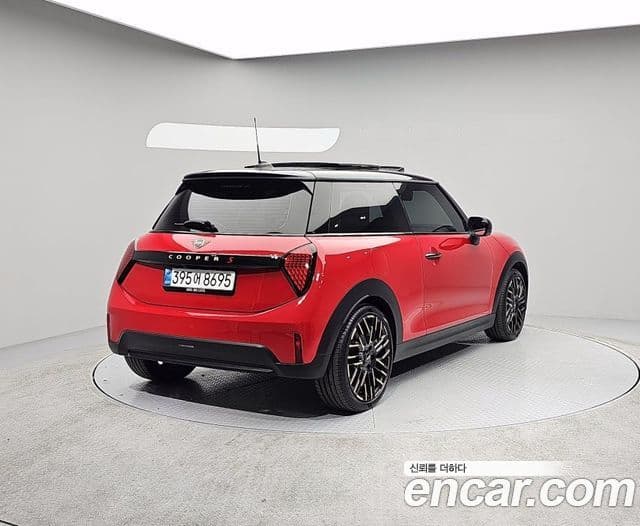 Mini Cooper S 2025 — Фото 1/20