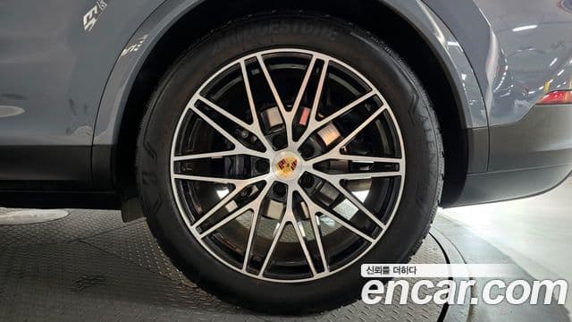 Porsche Cayenne 2024 — Şəkil 14/31