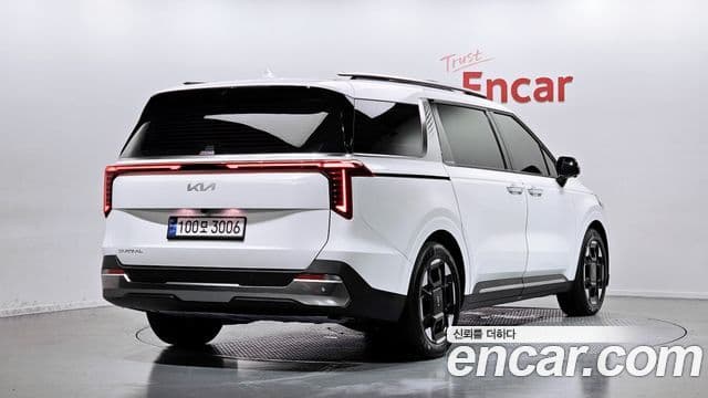 Kia Carnival 2023 — ფოტო 2/20