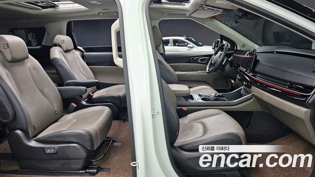 Kia Carnival 2023 — ფოტო 12/20