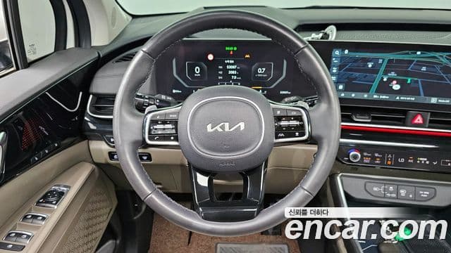Kia Carnival 2023 — ფოტო 15/20