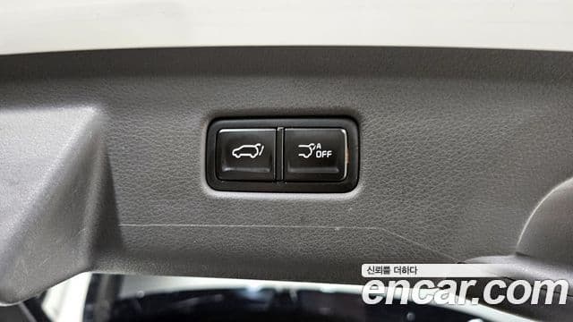Kia Carnival 2023 — ფოტო 18/20