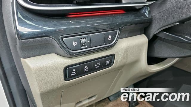 Kia Carnival 2023 — ფოტო 19/20