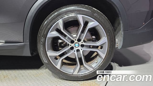 BMW X5 2021 — Photo 9/36