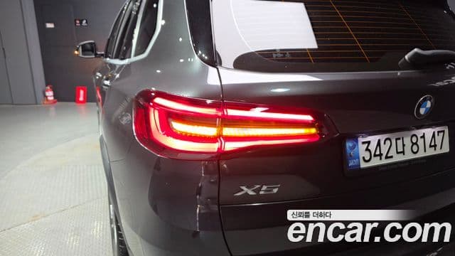 BMW X5 2021 — Photo 24/36