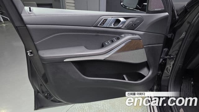 BMW X5 2021 — Photo 28/36