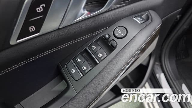BMW X5 2021 — Photo 8/36