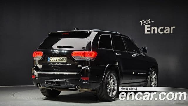Jeep Grand Cherokee 2021 — Фото 2/20