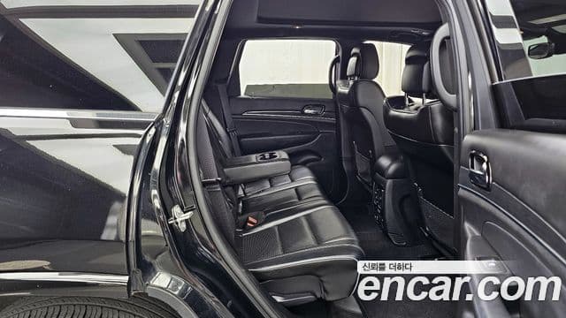 Jeep Grand Cherokee 2021 — Фото 11/20