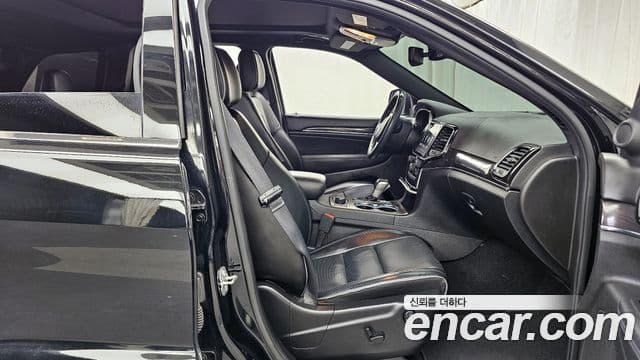 Jeep Grand Cherokee 2021 — Фото 12/20