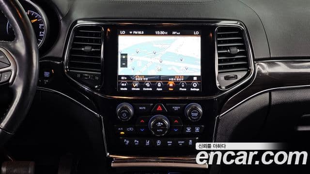 Jeep Grand Cherokee 2021 — Фото 14/20