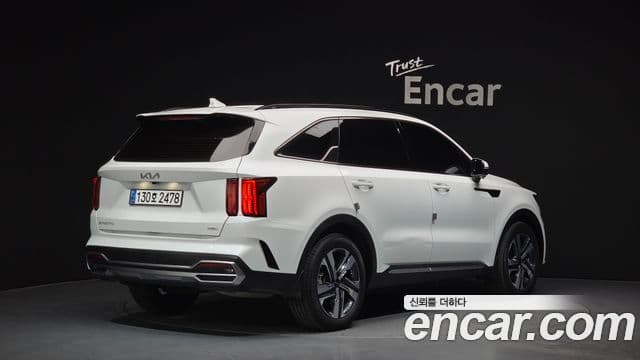 Kia Sorento 2023 — Фото 1/20