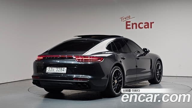 Porsche Panamera 2018 — ფოტო 2/20