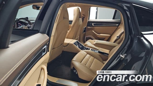 Porsche Panamera 2018 — ფოტო 13/20