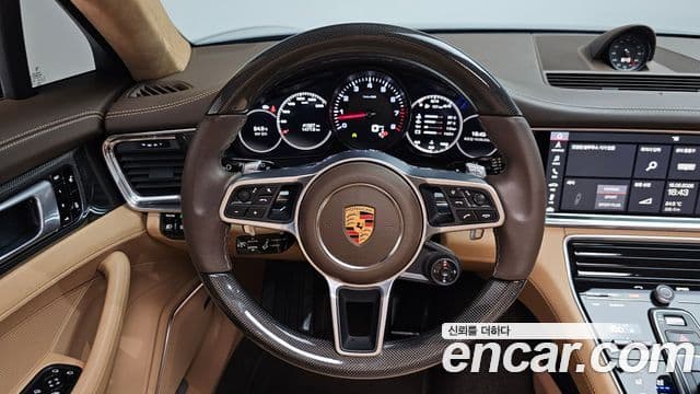 Porsche Panamera 2018 — ფოტო 14/20