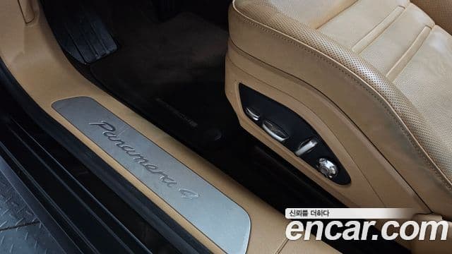 Porsche Panamera 2018 — ფოტო 17/20