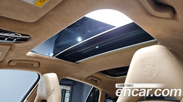 Porsche Panamera 2018 — ფოტო 18/20