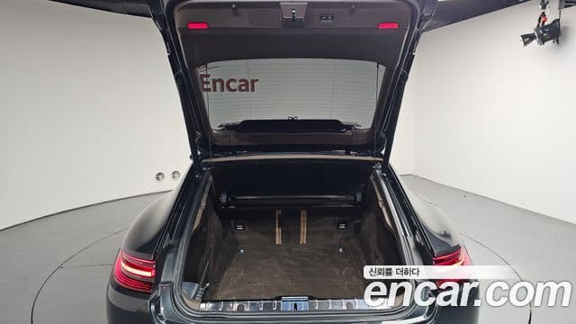 Porsche Panamera 2018 — Photo 30/47
