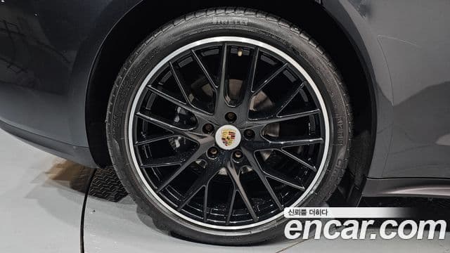 Porsche Panamera 2018 — Photo 26/47