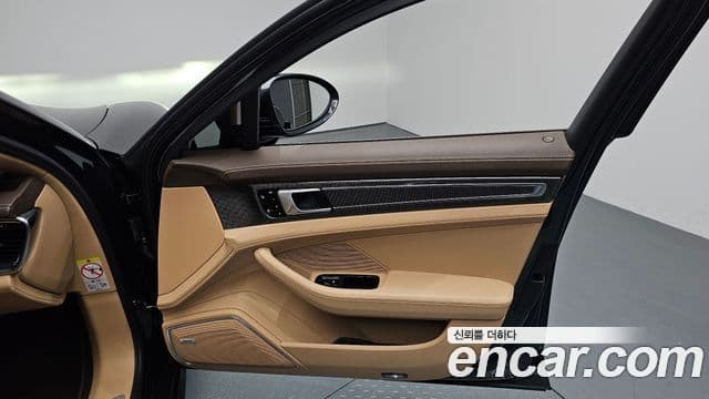 Porsche Panamera 2018 — Photo 19/47