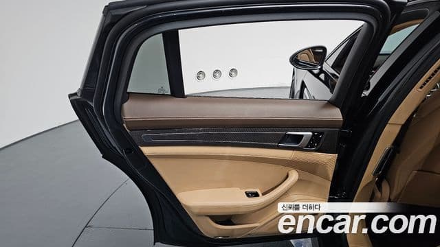Porsche Panamera 2018 — Photo 32/47