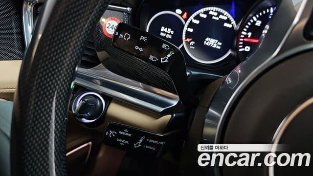 Porsche Panamera 2018 — Photo 22/47
