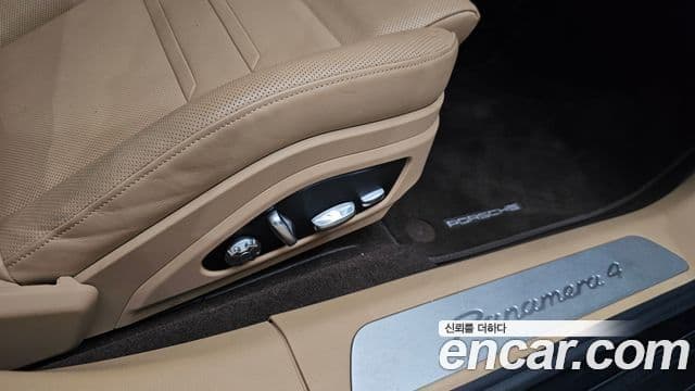 Porsche Panamera 2018 — Photo 31/47