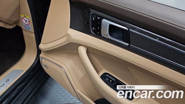 Porsche Panamera 2018 — Photo 15/47