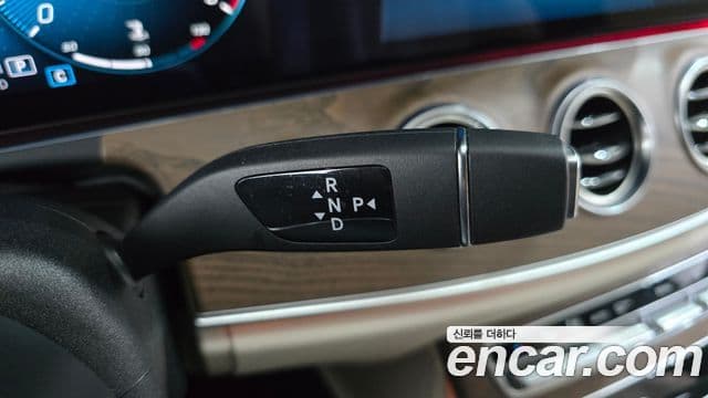 Mercedes-Benz E-Class 2023 — Şəkil 9/20